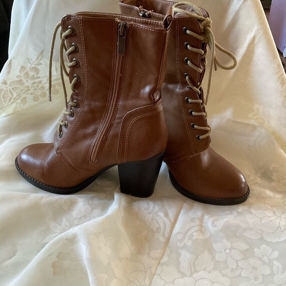 unbranded Shoes - Brown Lace-Up Ankle Boots with a Chunky Heel. Size Medium (7-8) Medium Width